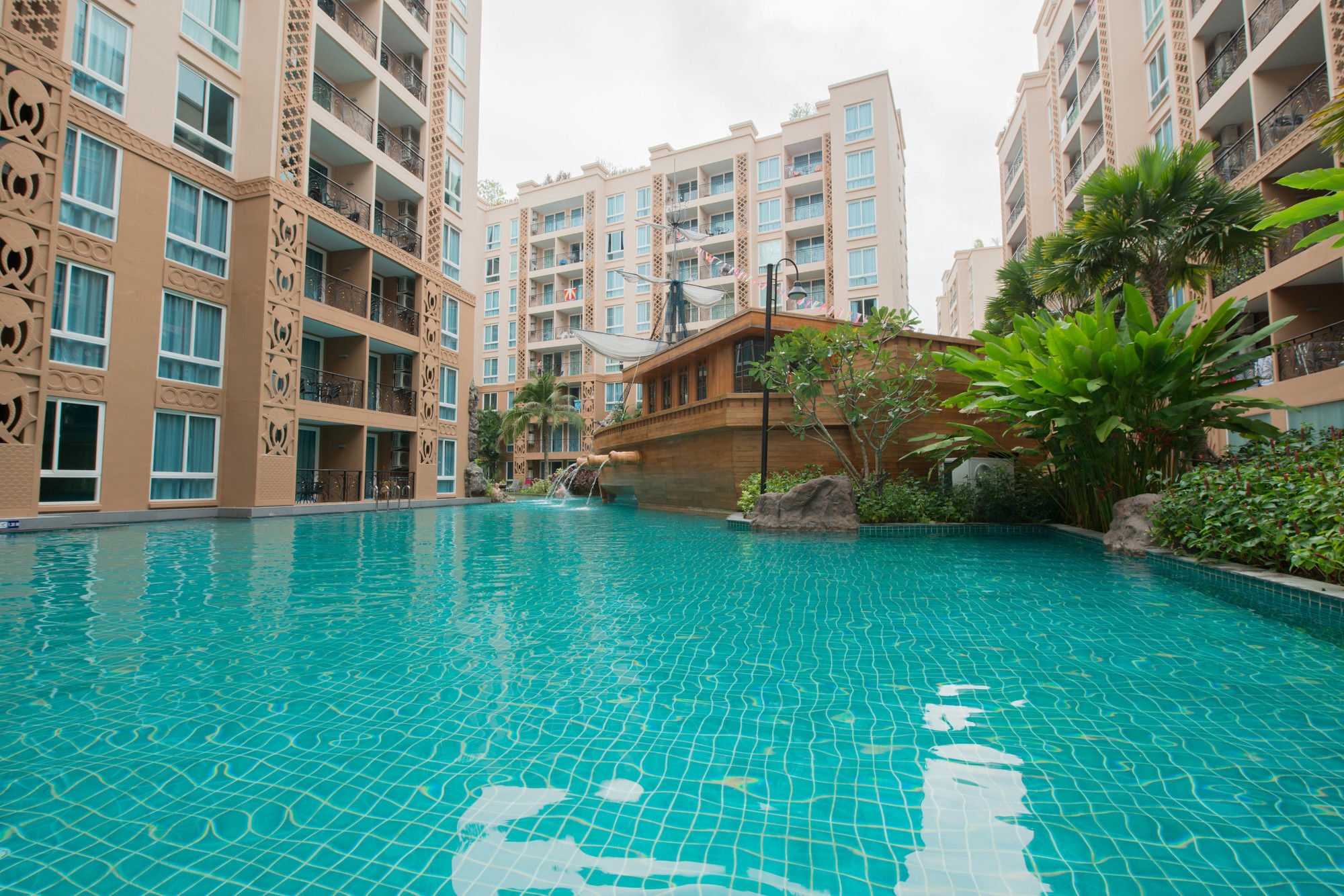 Atlantis Pattaya High Service Csomtien-part Kültér fotó